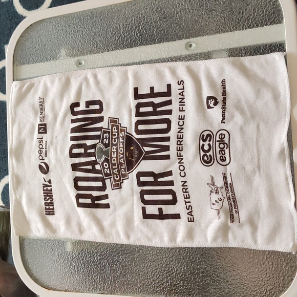 Hershey Bears Calder Cup Playoffs Rally Towel 2023 - NWT - Picture 1 of 10